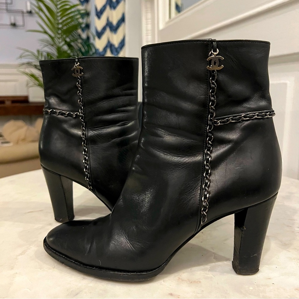 Chanel black leather booties with silver chain size 40